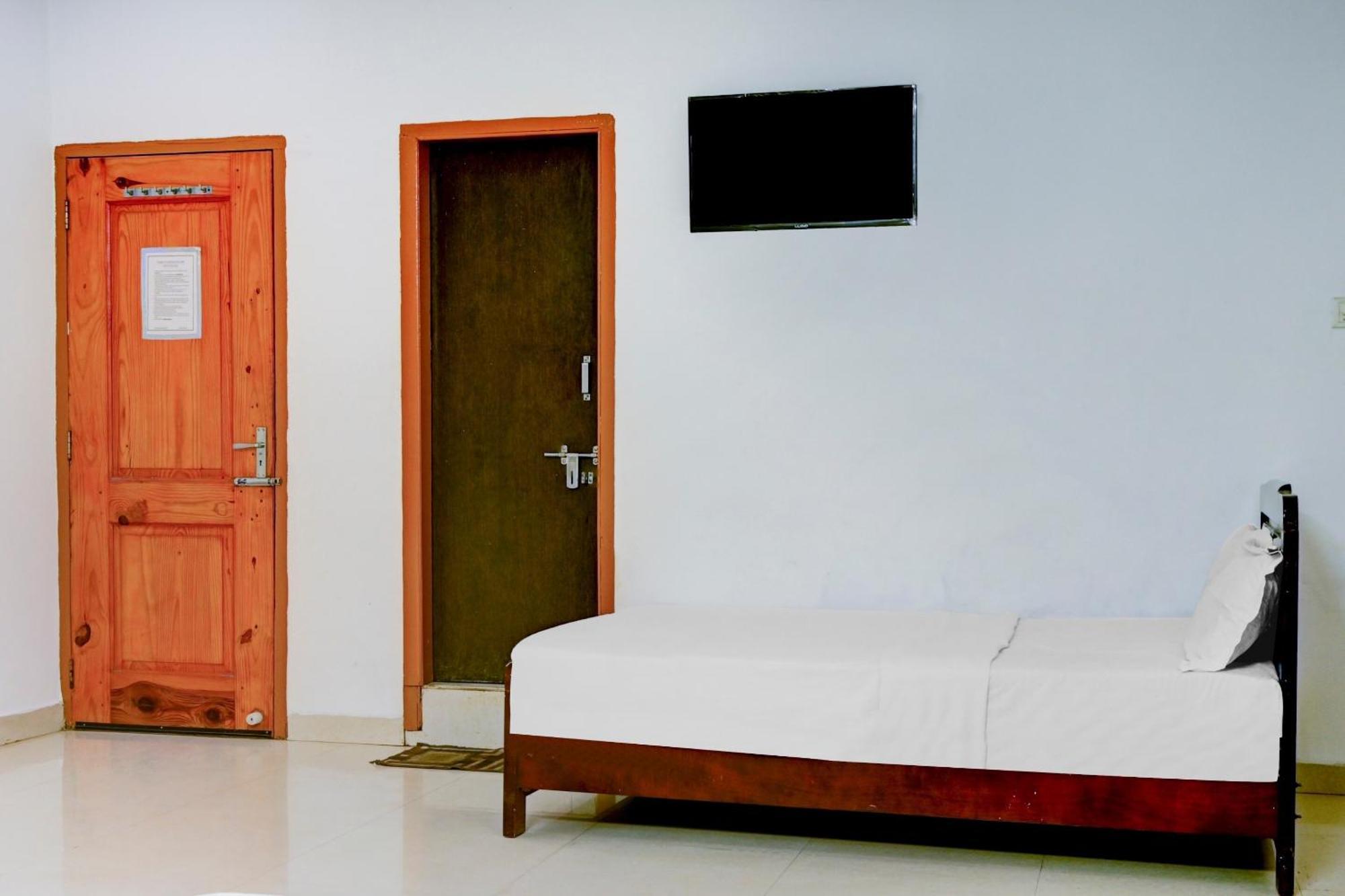 Hotel O Lotus Inn — Photos 1